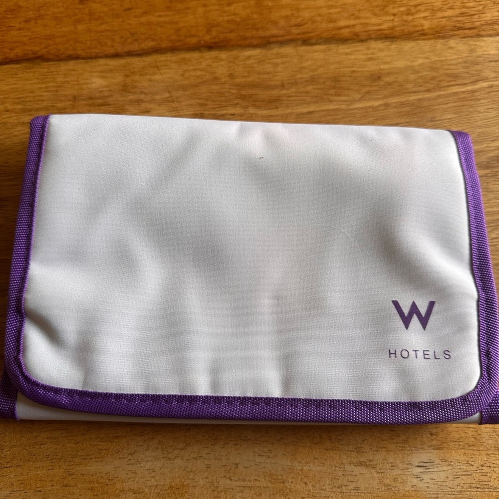 W Hotels brand new toiletry bag with FREE gifts! - Picture 2 of 7